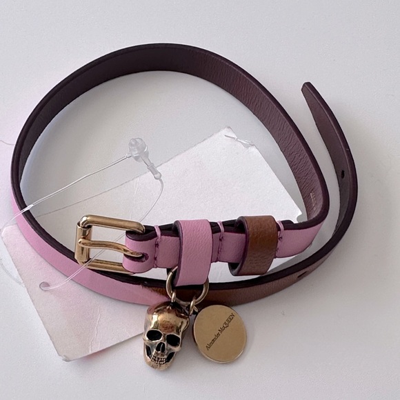 NWOT Skull Charm Leather Double Wrap Bracelet
Alexander McQueen $290 - Picture 7 of 8